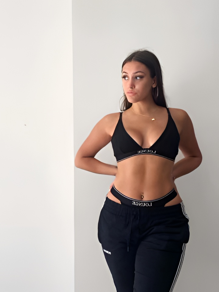 Агата привлекательная девушка из Зверево цена от 2000 руб