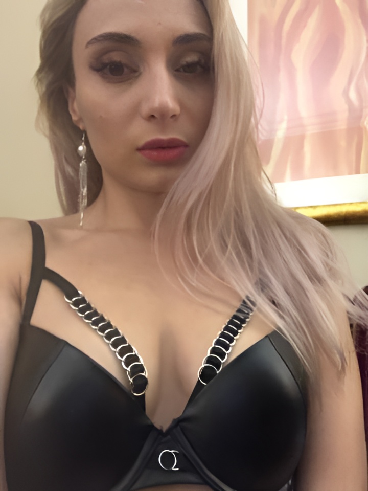 Таня привлекательная девушка из Зверево цена от 10000 руб