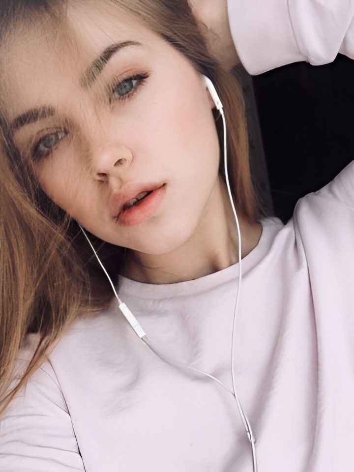 Виктория привлекательная девушка из Зверево цена от 5000 руб