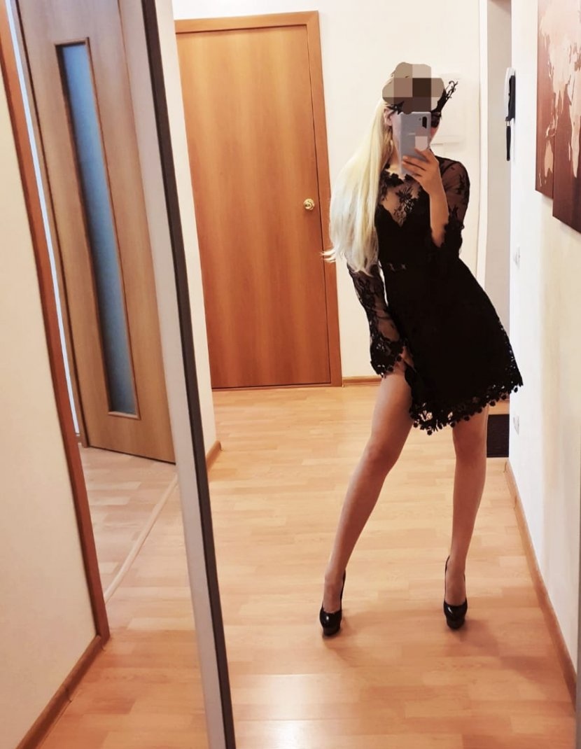 Александра привлекательная девушка из Зверево цена от 3000 руб