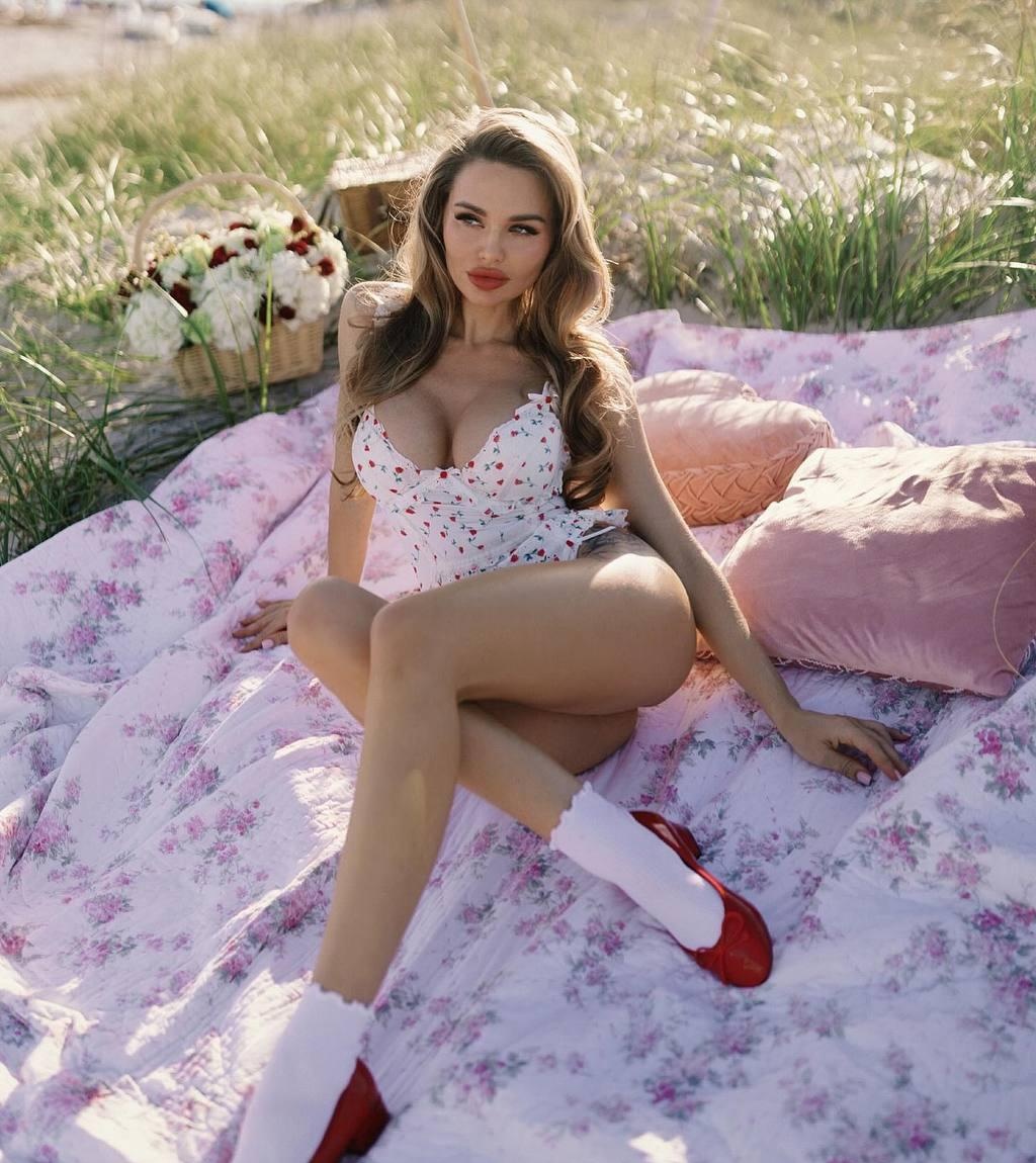 Лорочка привлекательная девушка из Зверево цена от 6000 руб