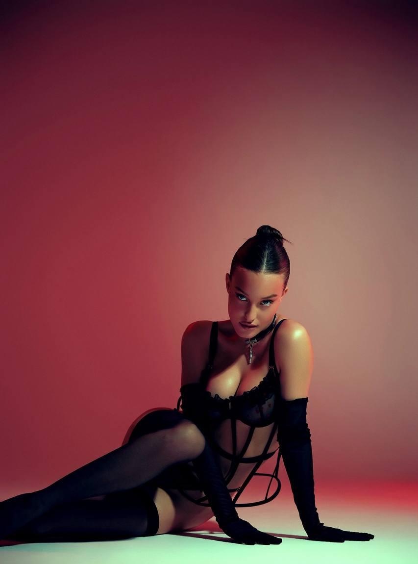 Дашута привлекательная девушка из Зверево цена от 6000 руб