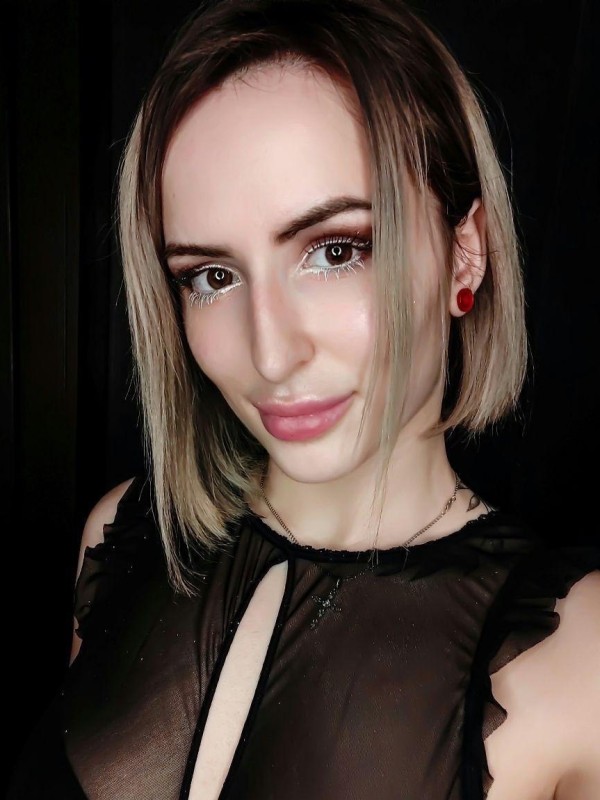 Карина из Зверево