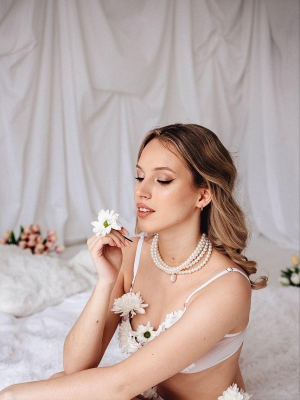 Аня из Зверево